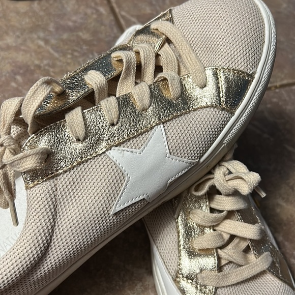 Nature Breeze brand gold sneakers size 11 - Picture 2 of 8